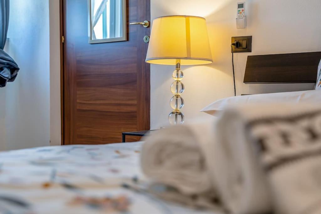 Appartamento Borgo Antico Paruzzaro Bagian luar foto